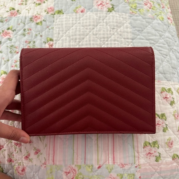 ENVELOPE CHAIN WALLET IN GRAIN DE POUDRE/ Cassandre Envelope Chain Wallet - Picture 8 of 8